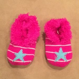 Girls fuzzy slippers with tread! EUC